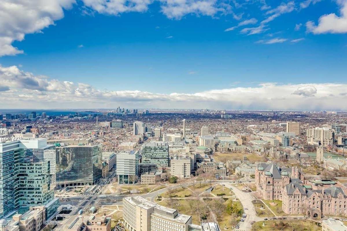Great View High Rise In Central Торонто Екстериор снимка