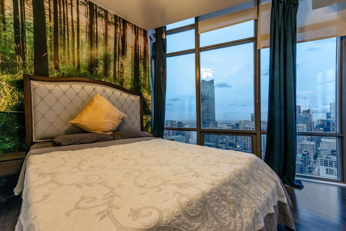 Great View High Rise In Central Торонто Екстериор снимка